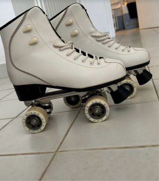 Patines blancos de cuero