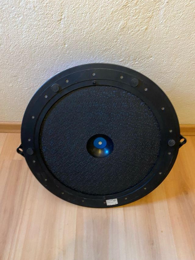 BOSU de estabilidad azul. Con mancha manual.