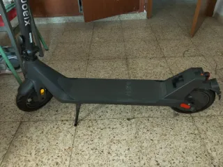 Patinete eléctrico gris