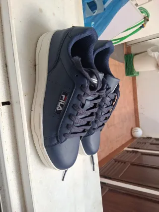 Zapatillas Fila Azul Marino número 38  solo.tiene
