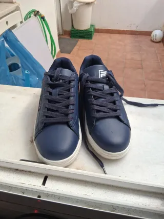 Zapatillas Fila Azul Marino número 38  solo.tiene