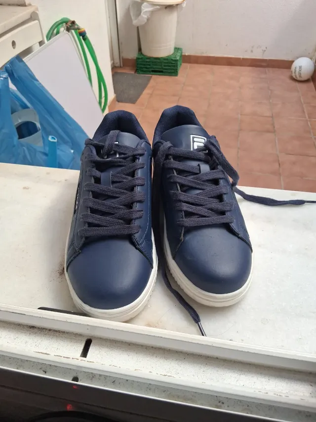 Zapatillas Fila Azul Marino número 38  solo.tiene