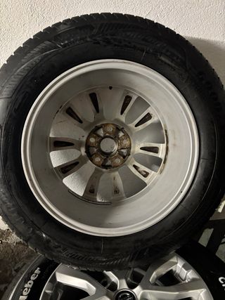 Llanta de aleación con neumático