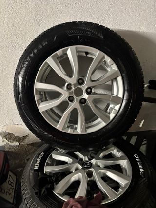 Llanta de aleación con neumático