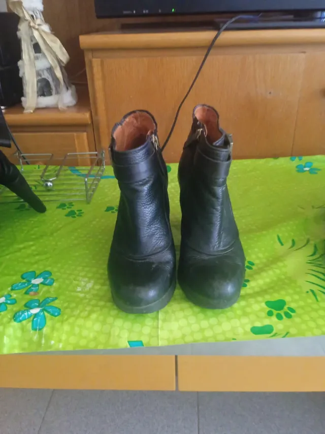 Botines negros de cuero