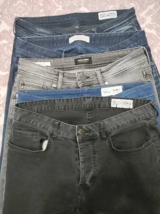 Lote 5 pantalones. 3 de Jack & Jones y 2 de Leftie