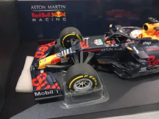 Modellino Aston Martin Red Bull Racing