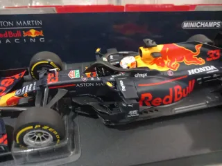 Modellino Aston Martin Red Bull Racing