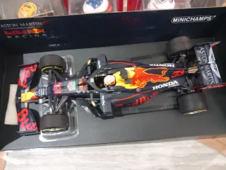 Modellino Aston Martin Red Bull Racing