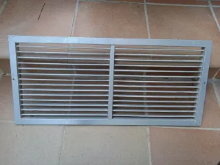 Rejilla ventilación metálica Respiradero