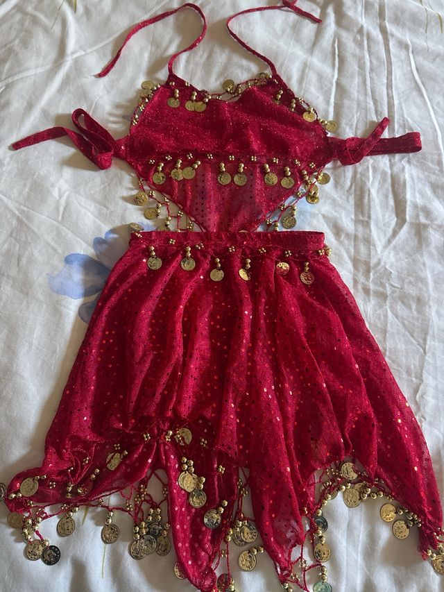 Traje de danza árabe rojo con monedas