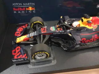 Minichamps Aston Martin Red Bull RB16