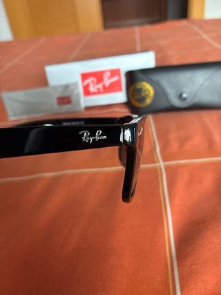 Gafas de sol RB color negro a estrenar.