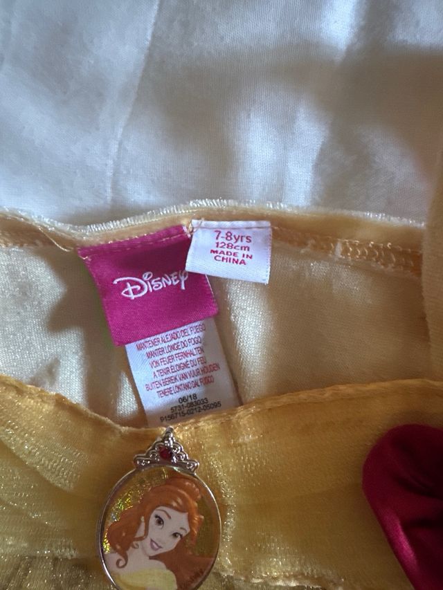 Vestido Bella Disney Princesas con capa