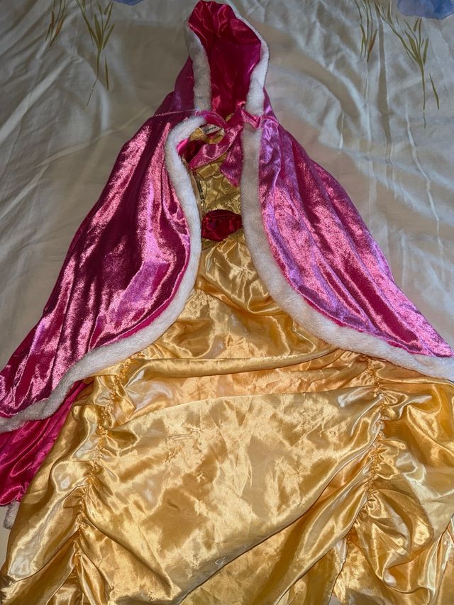 Vestido Bella Disney Princesas con capa