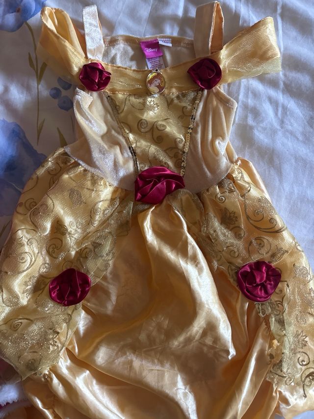 Vestido Bella Disney Princesas con capa