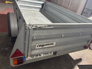 Remolque con freno de inercia