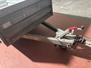 Remolque con freno de inercia