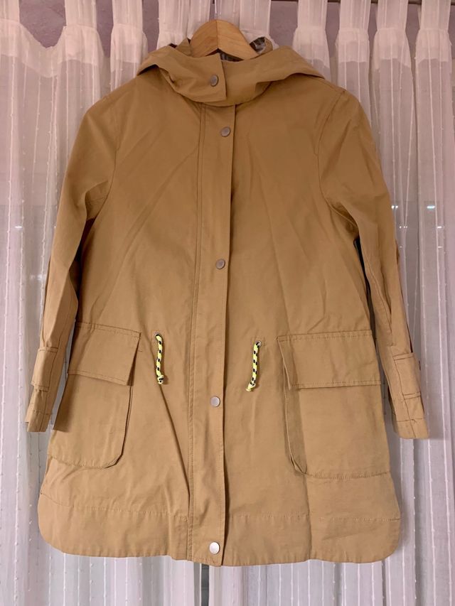 Parka Zara niña capucha y cordones