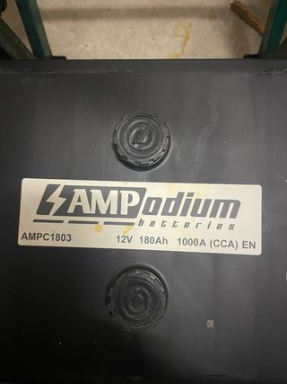 2 Baterías AMPodium 180Ah 1000A AMPC1803