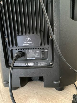 Amplificador Behringer Negro