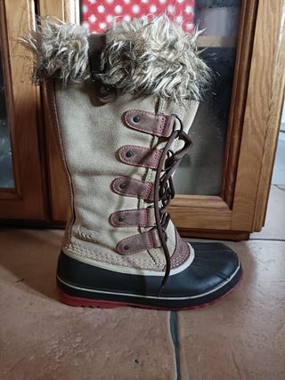 Botas de Nieve Sorel Beige y Negras