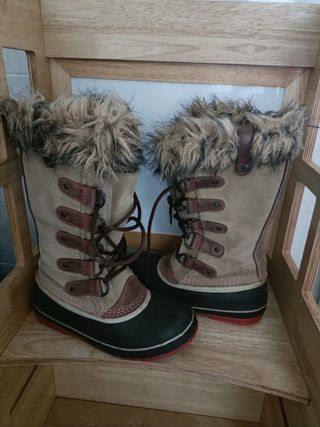 Botas de Nieve Sorel Beige y Negras
