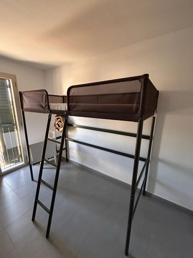 Cama alta con colchón