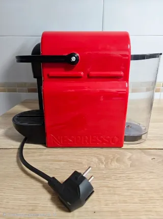 Cafetera Nespresso Krups iNissia Roja