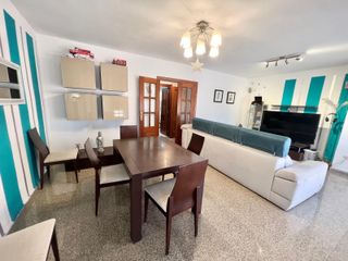 Piso vistas a dos calles.