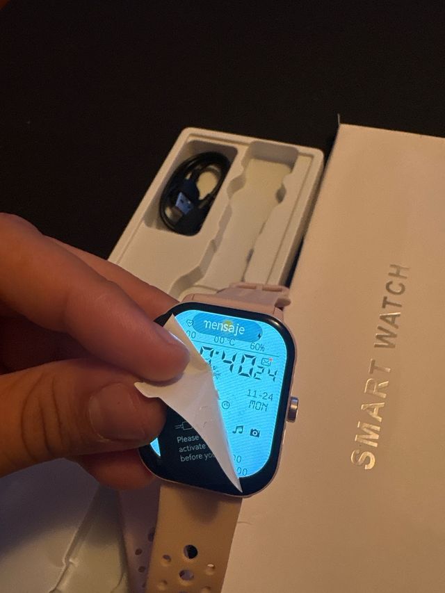 Smartwatch rosa con cargador