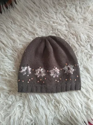Gorro niña gris con abalorios y lentejuelas