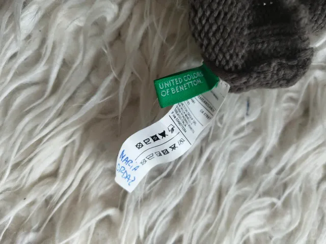 Gorro niña gris con abalorios y lentejuelas