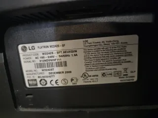 Ordenador LG con pantalla y teclado