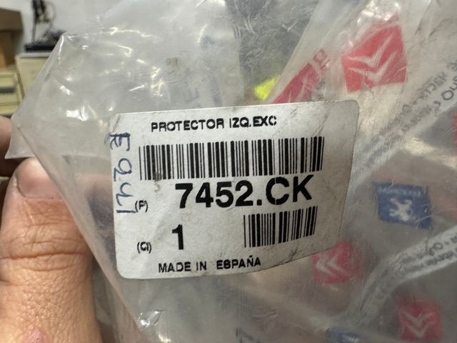 MOLDURA IZQUIERDA PARAGOLPES DELANTERO PICASSO