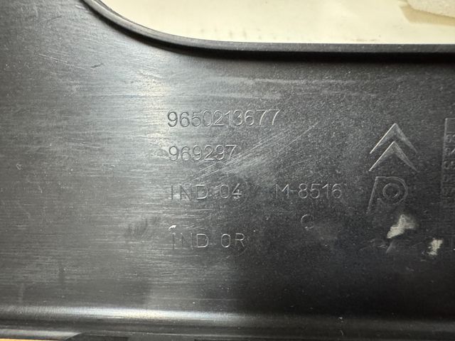 MOLDURA IZQUIERDA PARAGOLPES DELANTERO PICASSO