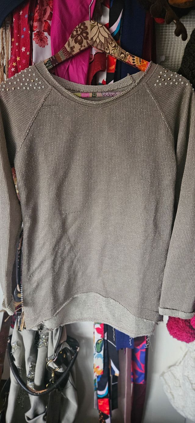 Jersey plateado y beige