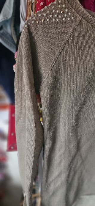 Jersey plateado y beige