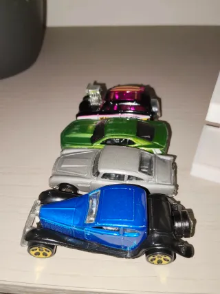 Hot Wheels + Espositore autocostruito 4 Livelli