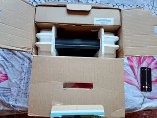 Portátil vintage Olivetti 910T en su caja