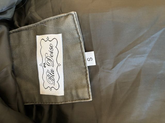 Abrigo verde con borreguito desmontable