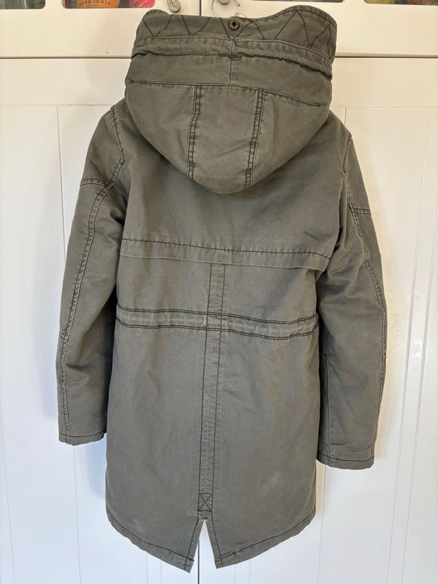 Abrigo verde con borreguito desmontable