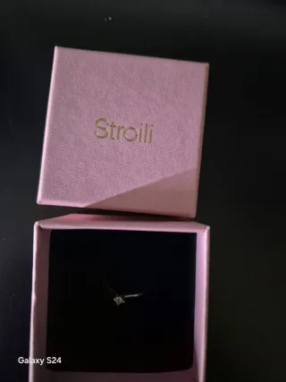 Anello solitario in argento e zircone