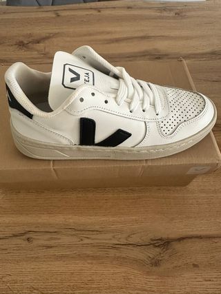Zapatillas Veja Blancas y Negras