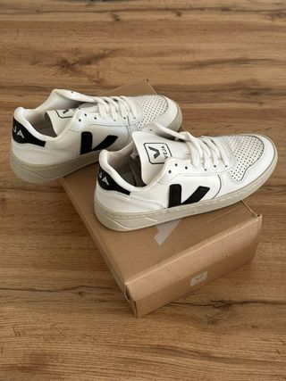 Zapatillas Veja Blancas y Negras