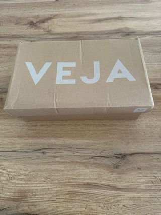 Zapatillas Veja Blancas y Negras