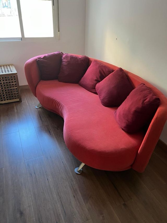 Sofá Curvo Rojo sin cojines FAMALIVING