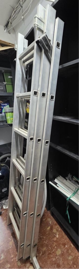 Escalera telescópica 6 peldaños x 3