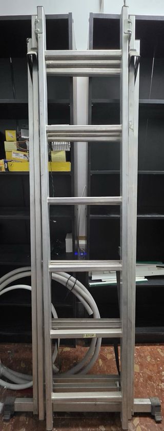 Escalera telescópica 6 peldaños x 3