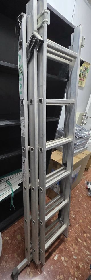 Escalera telescópica 6 peldaños x 3